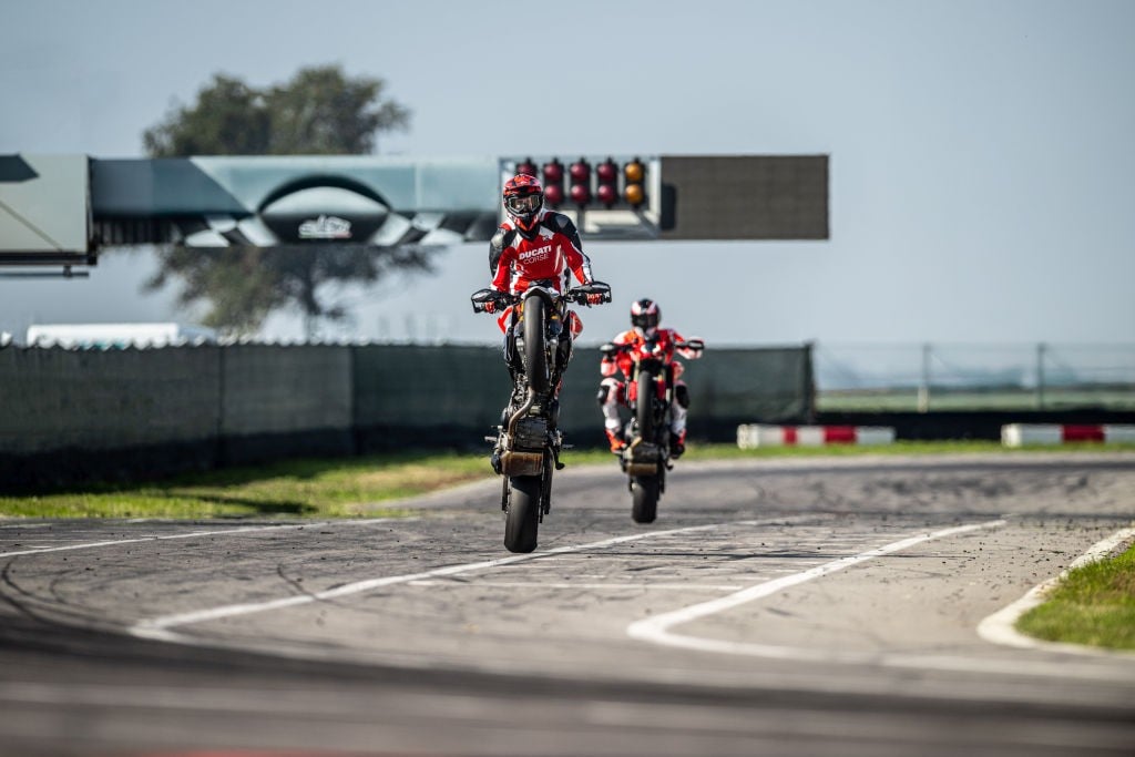 Ducati Hypermotard V2: potenza e leggerezza